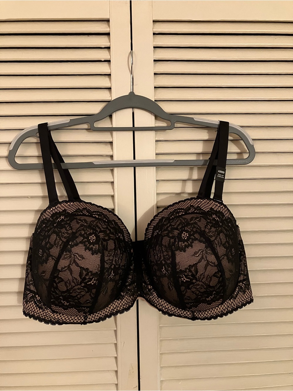 Torrid 42DDD Strapless push-up Black Lace Underwire Bra with Nude Lining